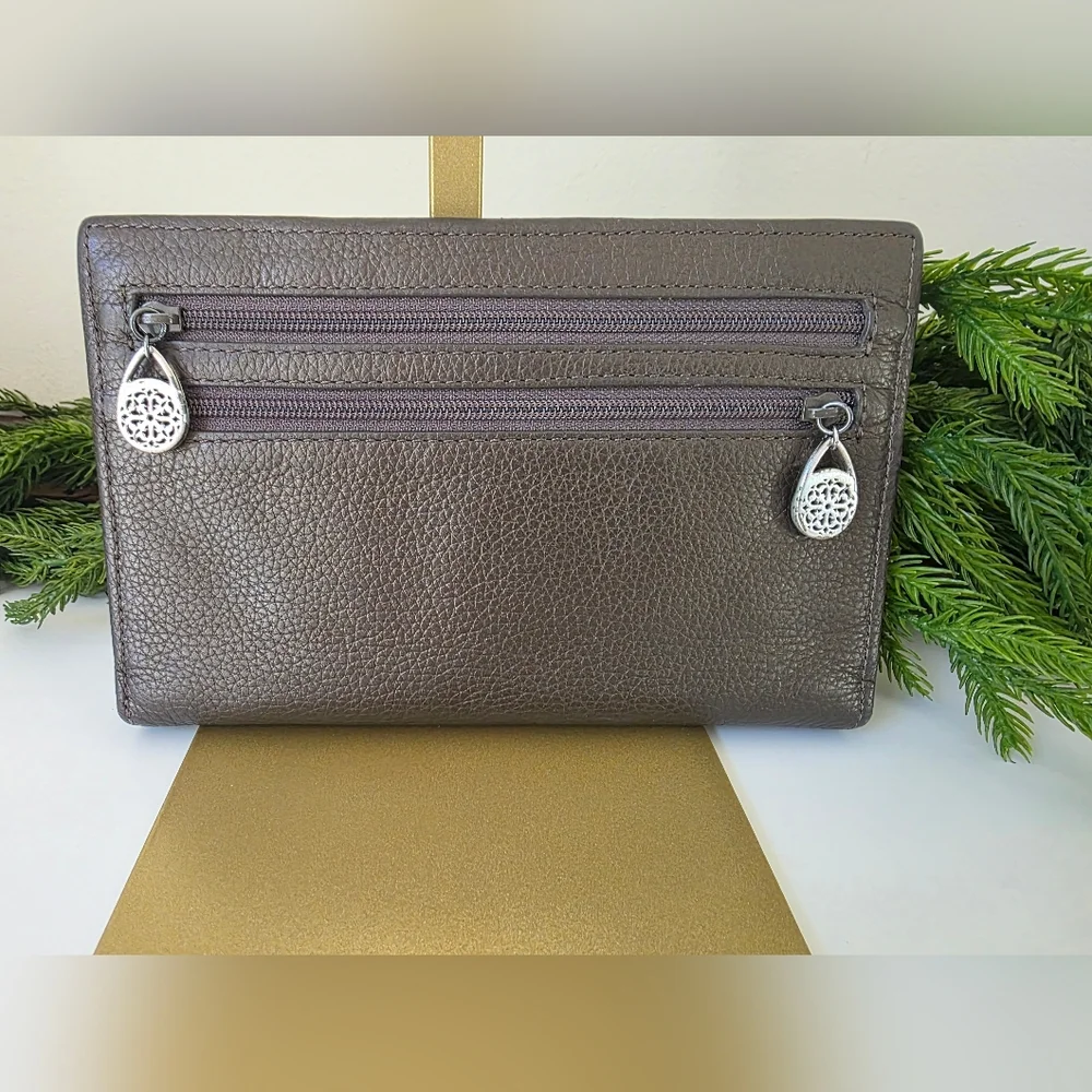 Brighton Ferrara Folio Wallet Pebbled Gray Leather Medallion Accent- Like New - Picture 10 of 13